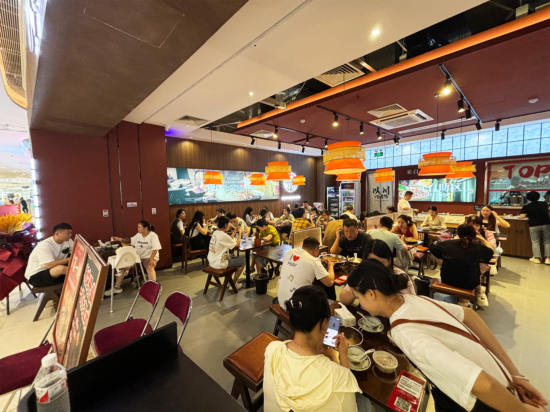 2024年火热的餐饮创业项目：以川冒菜冒烤鸭加盟