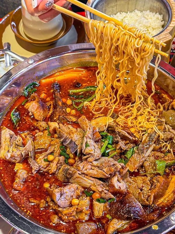 选择以川冒菜冒烤鸭，开启火爆生意